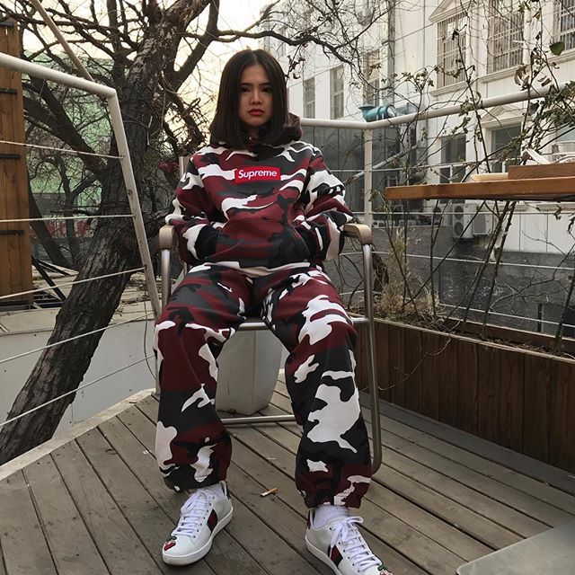 Feifei - cô nàng 20 tuổi được bố mẹ cho hơn 200 triệu đồng/tháng chỉ để mua đồ streetwear - Ảnh 9.