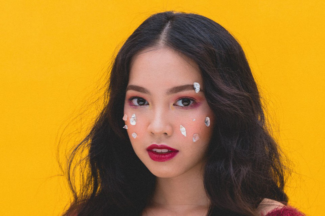 5 c&ocirc; n&agrave;ng xinh đẹp nổi như cồn chỉ sau 1 lần đ&oacute;ng MV hit của Vpop - Ảnh 18.
