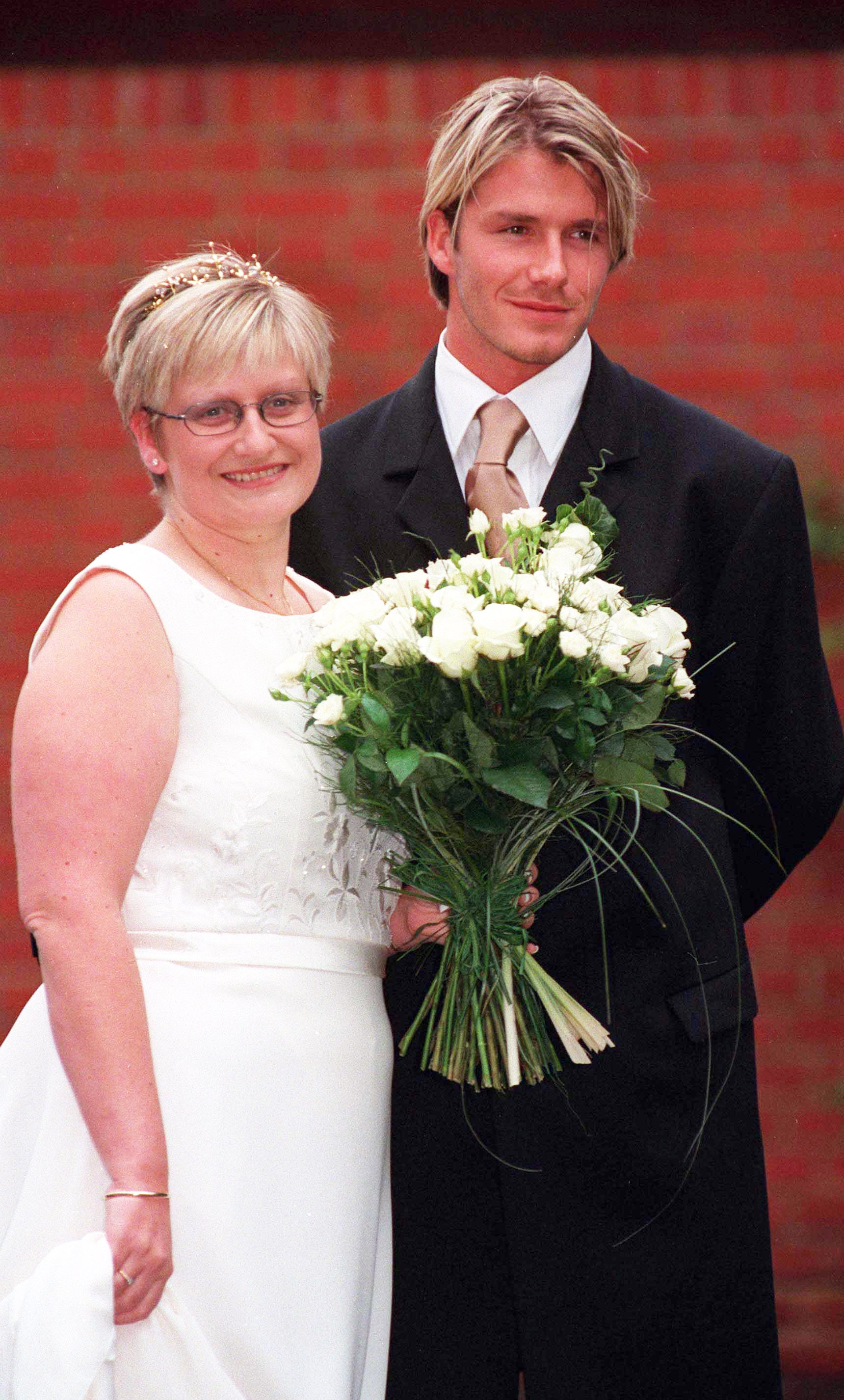 Сестра вышла замуж за родного брата. Сестра вышла замуж за родного брата. Свадьба близнецов. Двойная свадьба. Картинка брак между родственниками.