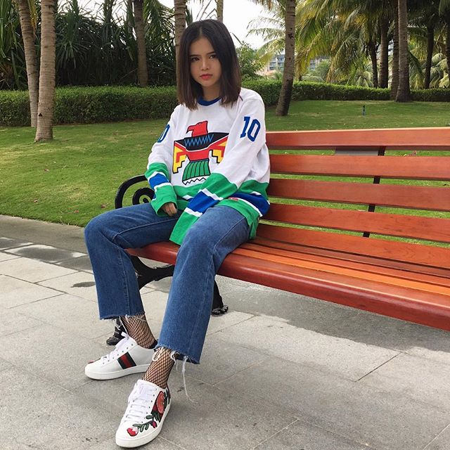 Feifei - cô nàng 20 tuổi được bố mẹ cho hơn 200 triệu đồng/tháng chỉ để mua đồ streetwear - Ảnh 12. Feifei - cô nàng 20 tuổi được bố mẹ cho hơn 200 triệu đồng/tháng chỉ để mua đồ streetwear - Ảnh 12.