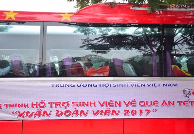 Chuyến xe miễn phí đưa gần 1.500 sinh viên Hà Nội về quê ăn Tết - Ảnh 1.