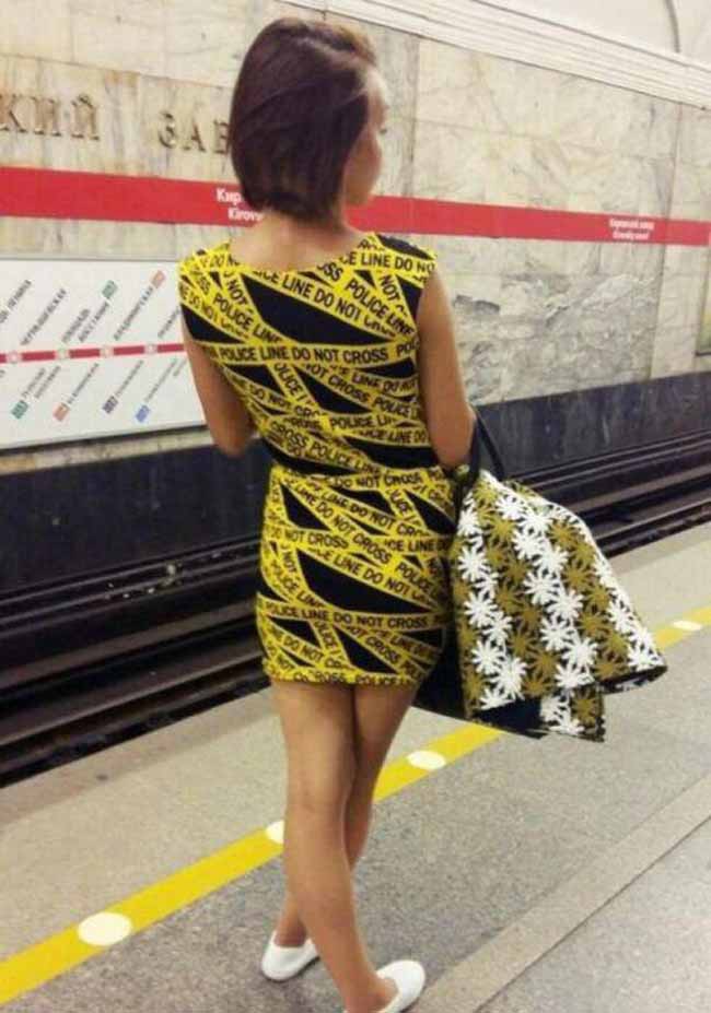 15 thảm họa thời trang tự tin thả dáng trên tàu điện ngầm - Ảnh 29.