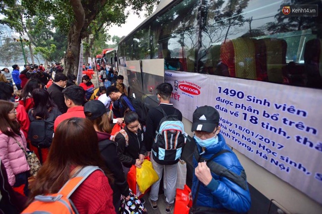 Chuyến xe miễn phí đưa gần 1.500 sinh viên Hà Nội về quê ăn Tết - Ảnh 7.