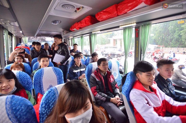 Chuyến xe miễn phí đưa gần 1.500 sinh viên Hà Nội về quê ăn Tết - Ảnh 6.
