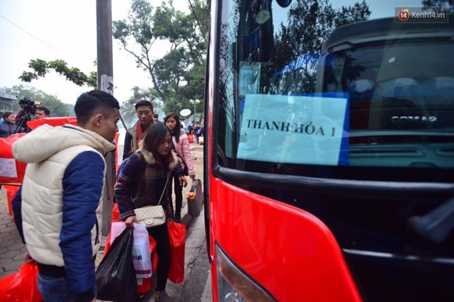 Chuyến xe miễn phí đưa gần 1.500 sinh viên Hà Nội về quê ăn Tết - Ảnh 5.