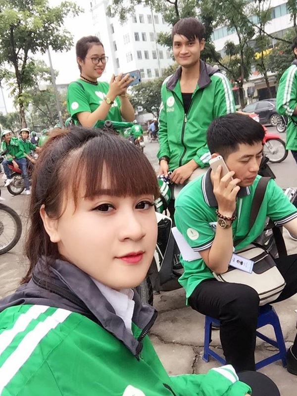 Lại thêm một nữ tài xế GrabBike khiến cư dân mạng lùng sục vì quá xinh! - Ảnh 2.