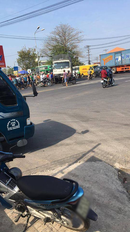 Bi&ecirc;n H&ograve;a: Xe tải đ&acirc;m n&aacute;t xe đạp, 1 nữ sinh tử vong tại chỗ - Ảnh 1.