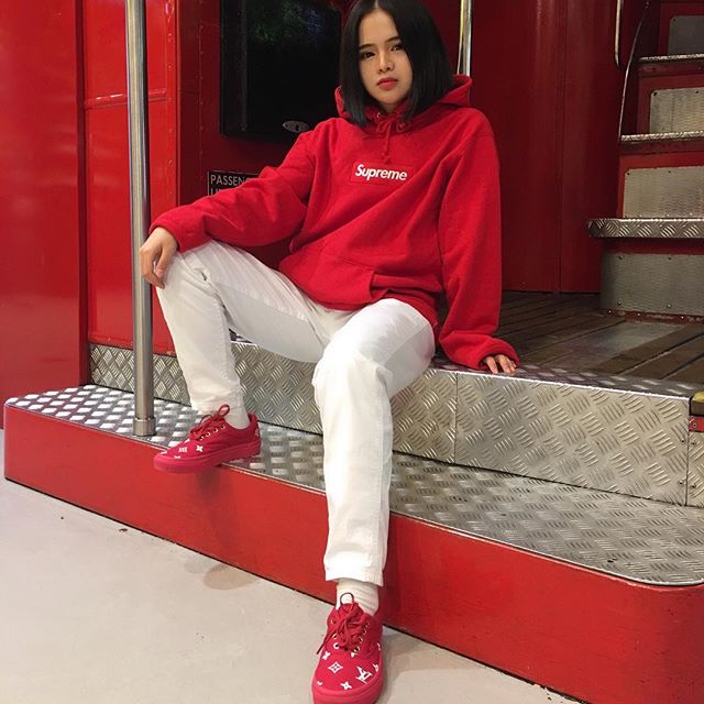 Feifei - cô nàng 20 tuổi được bố mẹ cho hơn 200 triệu đồng/tháng chỉ để mua đồ streetwear - Ảnh 18.