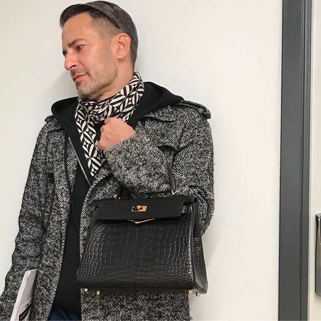 Mặc áo lông hồng xách túi Birkin, cả làng thiết kế đâu ai bì nổi Marc Jacobs! - Ảnh 2.