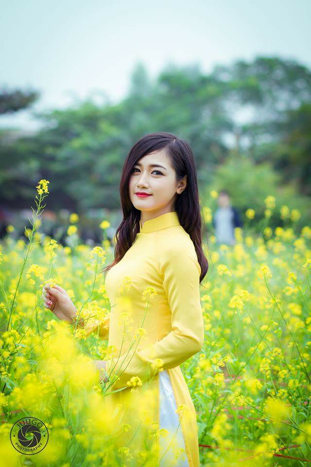C&ocirc; g&aacute;i l&aacute;i đ&ograve; chở kh&aacute;ch trẩy hội ch&ugrave;a Hương dịp đầu năm bất ngờ nổi tiếng v&igrave; qu&aacute; xinh - Ảnh 3.