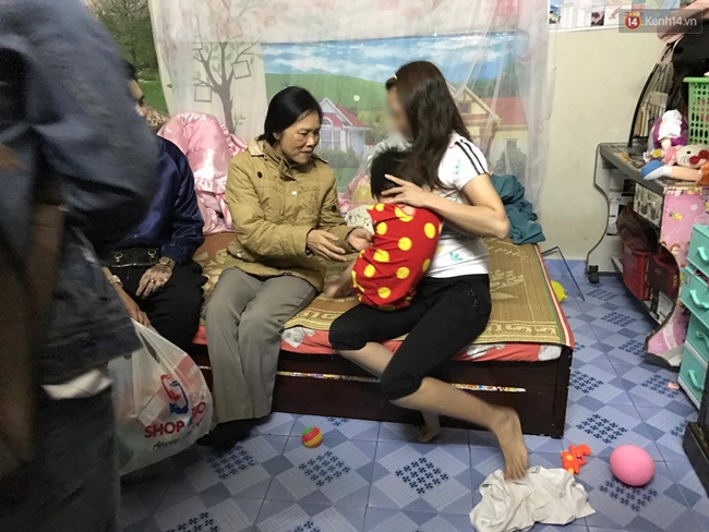 Bà ngoại của bé gái bị mẹ đánh vì làm mất gói kẹo: Tâm lý con tôi không ổn định sau khi du học về - Ảnh 2.