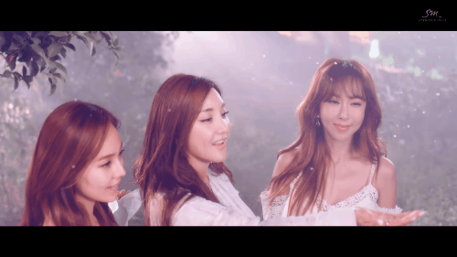 Girlgroup huyền thoại thế hệ đầu tiên của Kpop xông đất 2017 bằng MV siêu ngọt ngào - Ảnh 4.