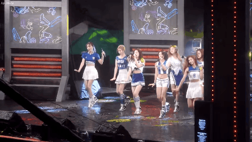 Khi thời tiết xấu củ hành các thần tượng Kpop - Ảnh 18.