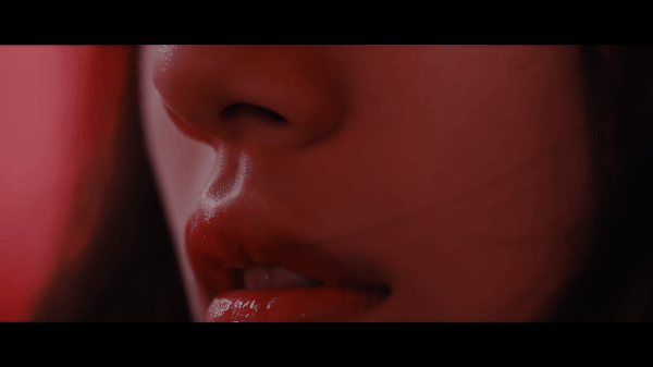 Suzy ch&iacute;nh thức tung MV solo: Chưa bao giờ sexy đến thế! - Ảnh 1.