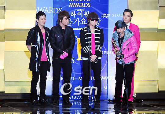 Trong lịch sử Kpop chỉ có 3 nhóm này thắng 4 giải trong một đêm Seoul Music Awards - Ảnh 2.