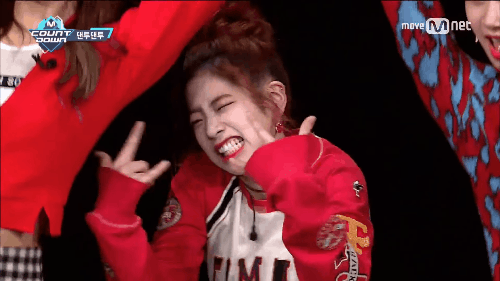 Thấy hit của Black Pink v&agrave; EXO nổi l&ecirc;n, TWICE qu&ecirc;n lu&ocirc;n cả Knock Knock - Ảnh 2.