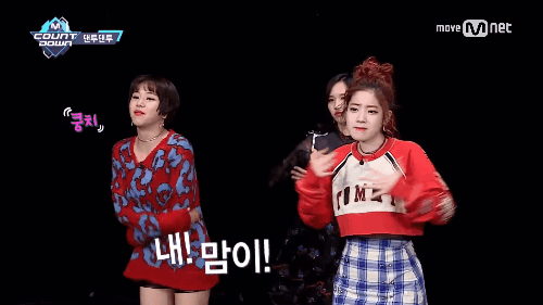 Thấy hit của Black Pink v&agrave; EXO nổi l&ecirc;n, TWICE qu&ecirc;n lu&ocirc;n cả Knock Knock - Ảnh 4.