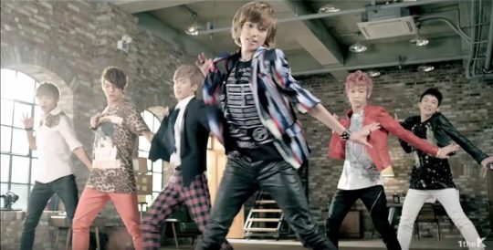 10 địa điểm huyền thoại đã xuất hiện trong ty tỷ MV Kpop - Ảnh 40.