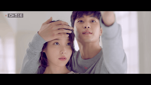 Đ&ocirc;i bạn th&acirc;n IU v&agrave; Kim Soo Hyun h&ocirc;n nhau đắm đuối trong MV mới - Ảnh 4.
