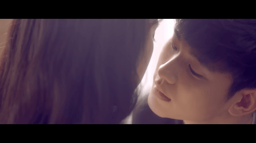 Đôi bạn thân IU và Kim Soo Hyun hôn nhau đắm đuối trong MV mới - Ảnh 5.