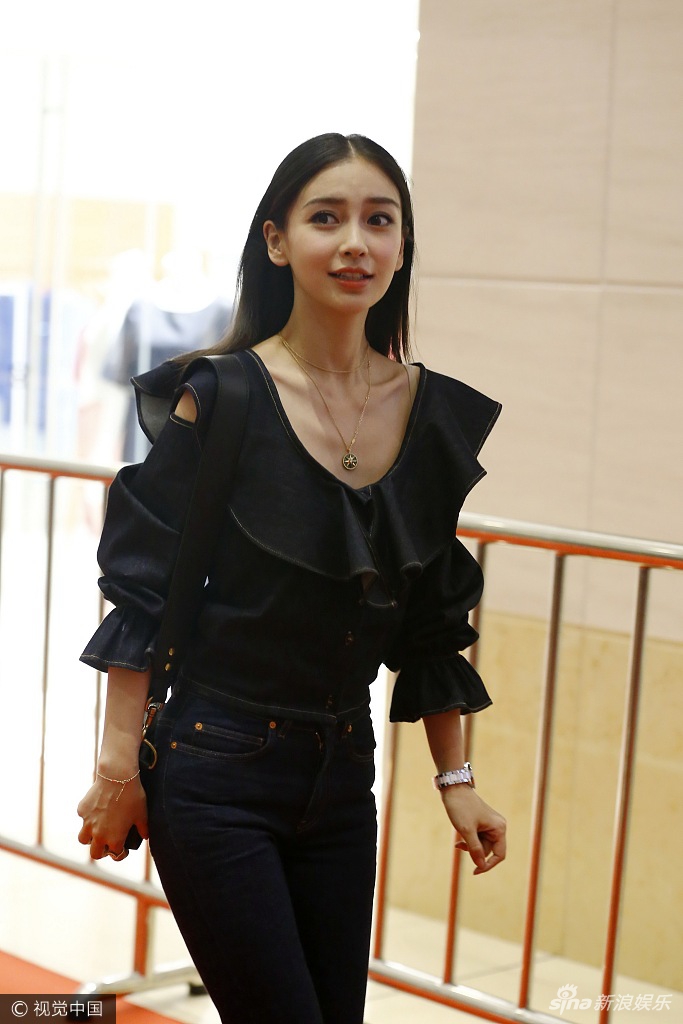 Angela Baby càng ngày càng gầy 