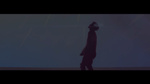 G-Dragon mặc áo ren xuyên thấu, khoe thân hình còi xương trong MV trở lại - Ảnh 2.