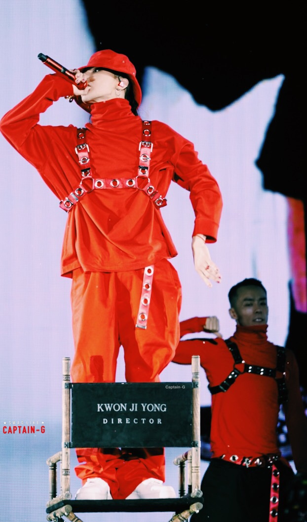 Loạt ảnh siêu ảo từ concert G-Dragon: Lúc chất phát ngất, lúc cười tít mắt, áo trễ hở ti - Ảnh 16.