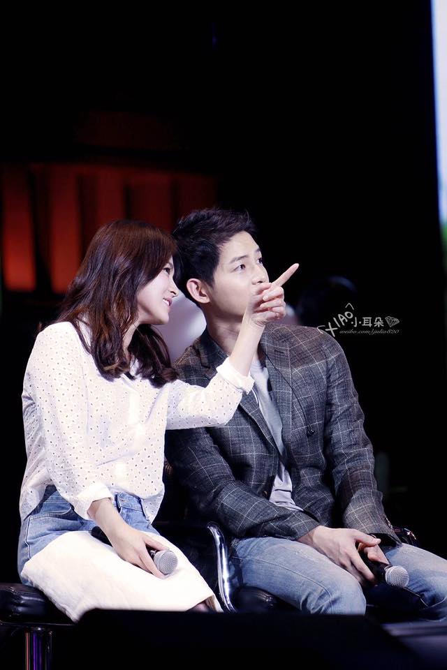 Ngất ngây vì cặp đôi Song Joong Ki - Song Hye Kyo, fan Trung quyết tung loạt ảnh ngọt hơn đường của hai người - Ảnh 10.