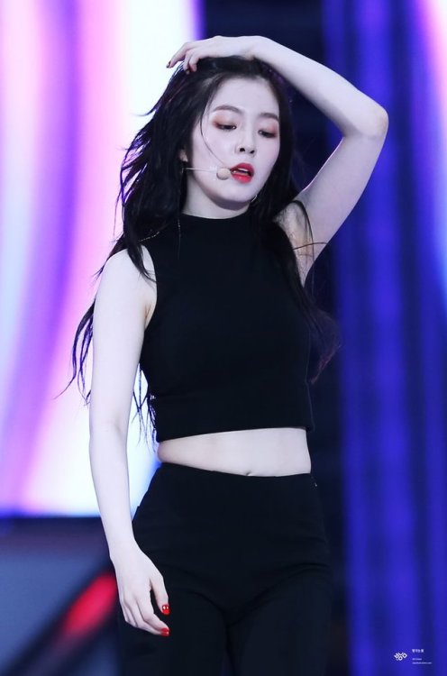 Biểu diễn trên sân khấu, Irene (Red Velvet) bị chê già và yếu - Ảnh 3.