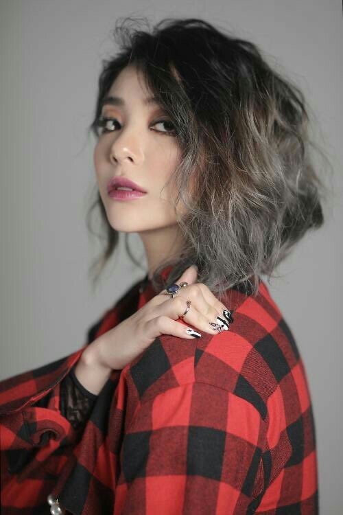 Điểm danh loạt thần tượng đốt cháy các show âm nhạc khoe giọng của Kpop - Ảnh 1.