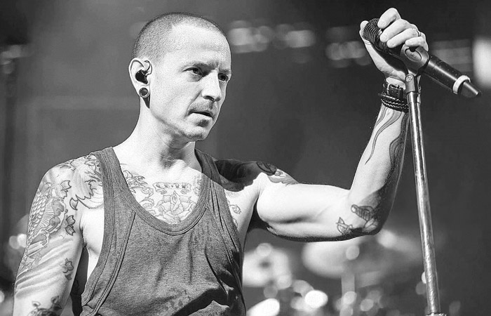 Sao mọi thứ lại nặng nề như vậy?" - Chester đã gửi thông điệp đến fan ngay  trong bản hit cuối cùng