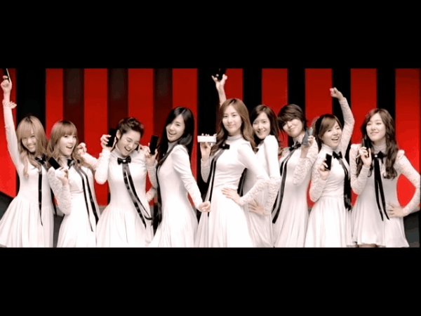 Xem các MV Kpop này, bạn sẽ chẳng nghĩ là mình đang xem... quảng cáo - Ảnh 4.