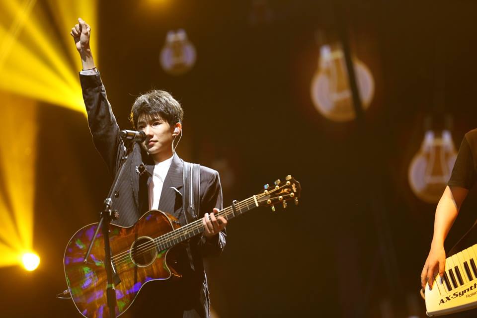 Trai đẹp tuổi teen TFBoys bùng nổ trong concert kỷ niệm 4 năm - Ảnh 19. Trai đẹp tuổi teen TFBoys bùng nổ trong concert kỷ niệm 4 năm - Ảnh 19.