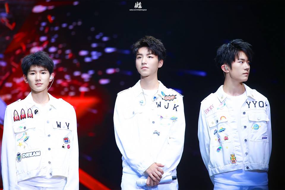 Trai đẹp tuổi teen TFBoys bùng nổ trong concert kỷ niệm 4 năm - Ảnh 2. Trai đẹp tuổi teen TFBoys bùng nổ trong concert kỷ niệm 4 năm - Ảnh 2.