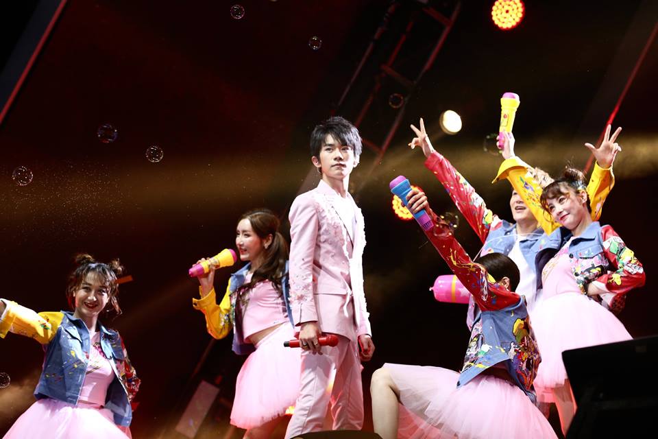 Trai đẹp tuổi teen TFBoys bùng nổ trong concert kỷ niệm 4 năm - Ảnh 26. Trai đẹp tuổi teen TFBoys bùng nổ trong concert kỷ niệm 4 năm - Ảnh 26.