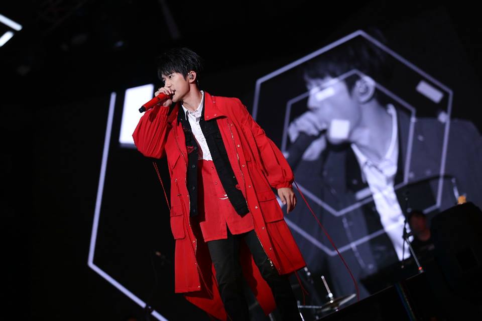 Trai đẹp tuổi teen TFBoys bùng nổ trong concert kỷ niệm 4 năm - Ảnh 18. Trai đẹp tuổi teen TFBoys bùng nổ trong concert kỷ niệm 4 năm - Ảnh 18.