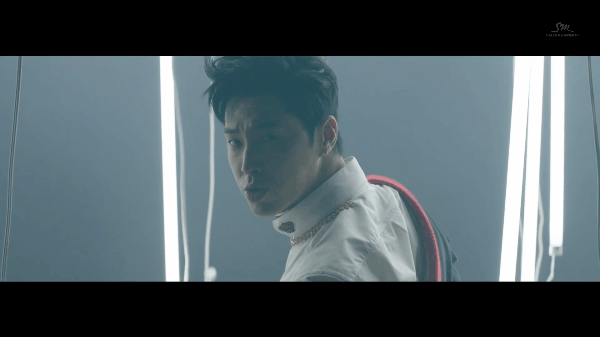 Yunho (DBSK) tung MV siêu ngầu cho ca khúc khiến anh xoạc cả quần - Ảnh 3.