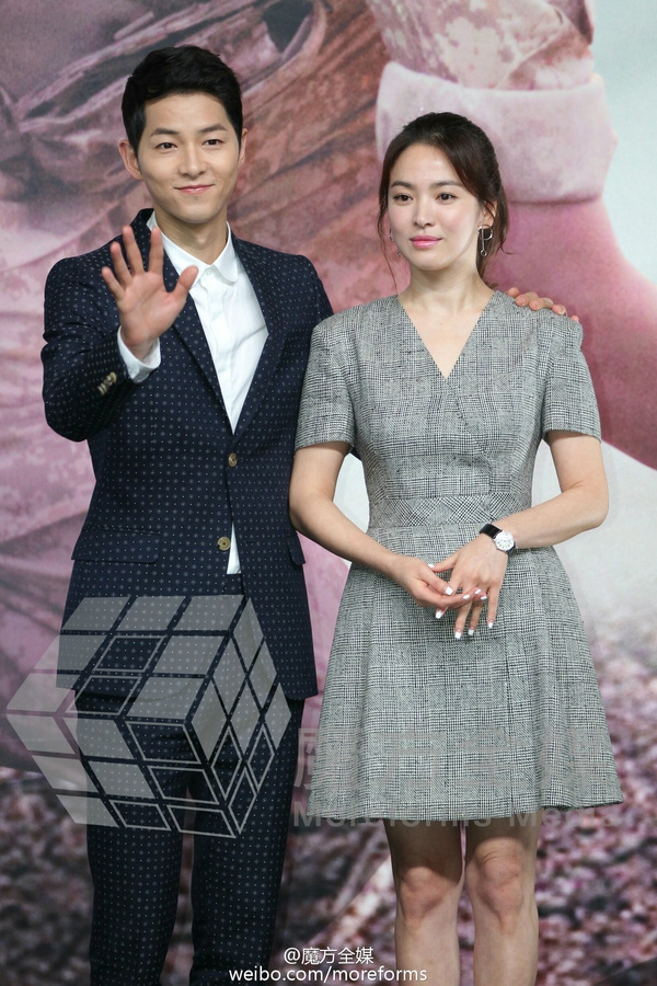 Trước khi lên xe hoa, Song Joong Ki - Song Hye Kyo đã khiến dân tình đảo điên với series khoảnh khắc tình bể bình - Ảnh 10.