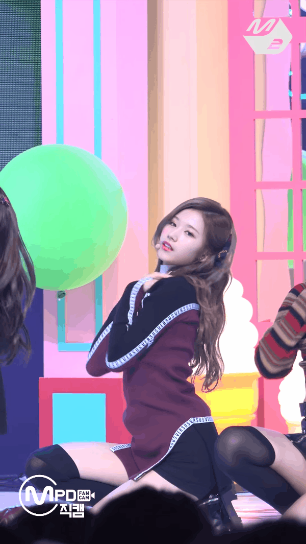 Nữ thần Nhật Bản của TWICE tung fancam hớp hồn netizen - Ảnh 2.