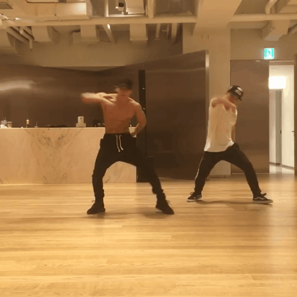 Biên đạo nhảy của SM bất ngờ chia sẻ clip luyện tập vũ đạo của Jonghyun - Ảnh 1.