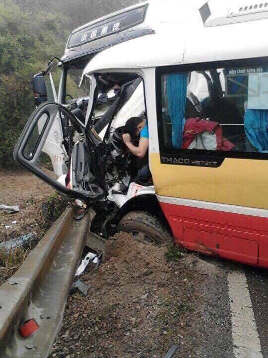 Thái Nguyên: Xe buýt va chạm với xe tải, 1 người chết, 8 người bị thương - Ảnh 2.