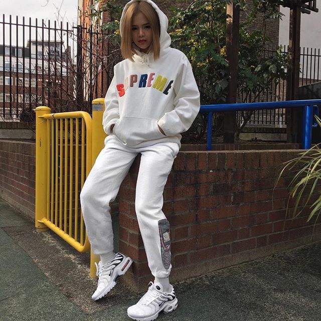 Feifei - cô nàng 20 tuổi được bố mẹ cho hơn 200 triệu đồng/tháng chỉ để mua đồ streetwear - Ảnh 22. Feifei - cô nàng 20 tuổi được bố mẹ cho hơn 200 triệu đồng/tháng chỉ để mua đồ streetwear - Ảnh 22.