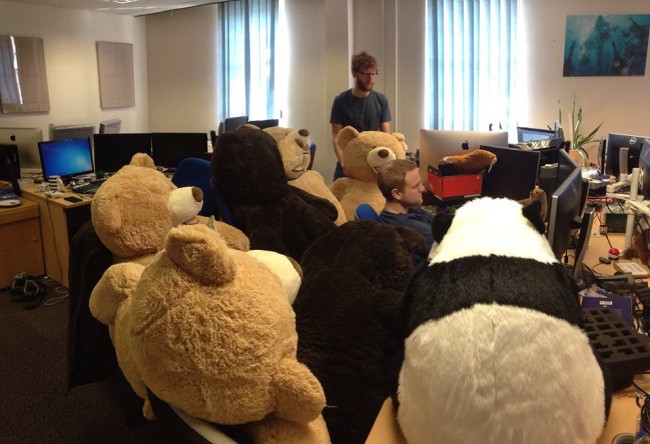 18 tiết mục l&agrave;m tr&ograve; lầy lội của c&aacute;c th&aacute;nh rảnh việc chốn c&ocirc;ng sở - Ảnh 17.