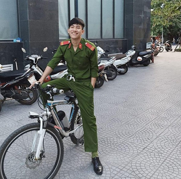 Đừng đi đâu xa cả, Việt Nam cũng có chàng cảnh sát điển trai, body 6 múi đây! - Ảnh 2.