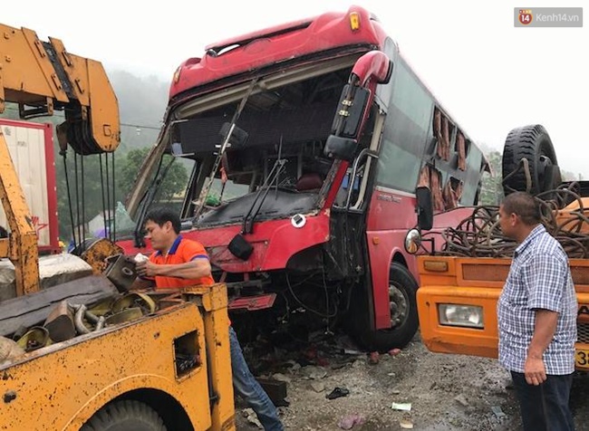 Hiện trường vụ xe giường nằm ủi bay dải ph&acirc;n c&aacute;ch ở H&agrave; Tĩnh - Ảnh 7.