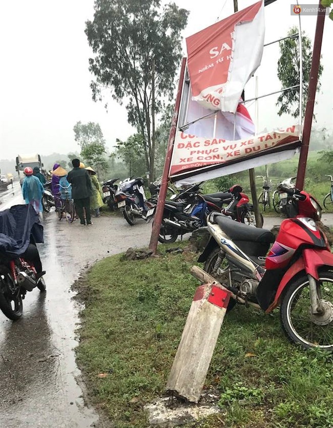 Hiện trường vụ xe giường nằm ủi bay dải ph&acirc;n c&aacute;ch ở H&agrave; Tĩnh - Ảnh 9.