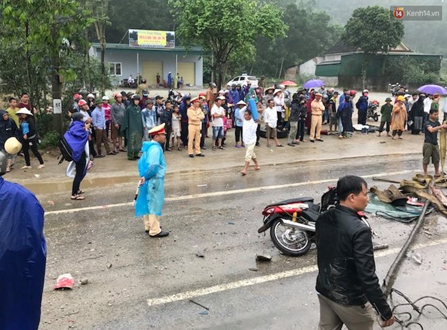 Hiện trường vụ xe giường nằm ủi bay dải ph&acirc;n c&aacute;ch ở H&agrave; Tĩnh - Ảnh 10.