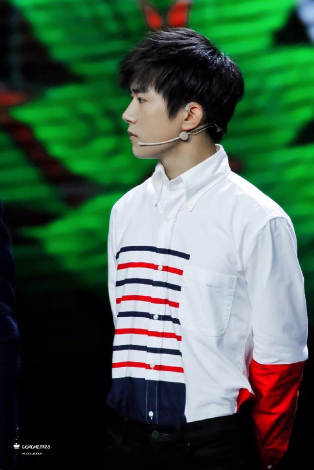 Vẻ ngượng ngùng của Dịch Dương Thiên Tỉ (TFBoys) khi phải quàng vai bạn nữ khiến các fan thích thú - Ảnh 5.