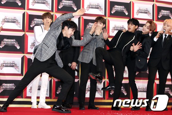 Thảm đỏ KBS Gayo Daejun: Gương mặt đẹp trai nhất thế giới thi diễn sâu bên EXO, Wanna One, Joy và Umji đọ sắc nữ thần - Ảnh 24.