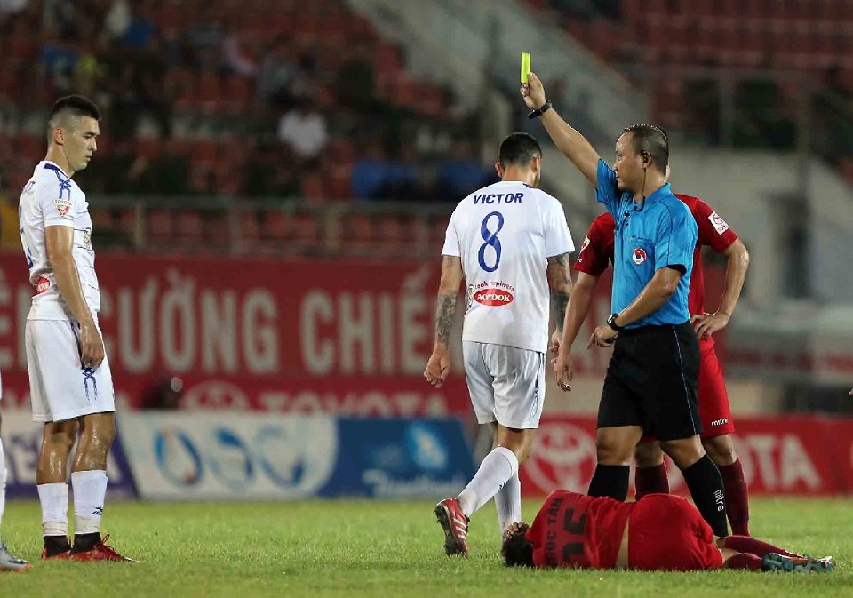 Chê trọng tài, Công Vinh bị VPF nhắc nhở lần 2 - Ảnh 3.